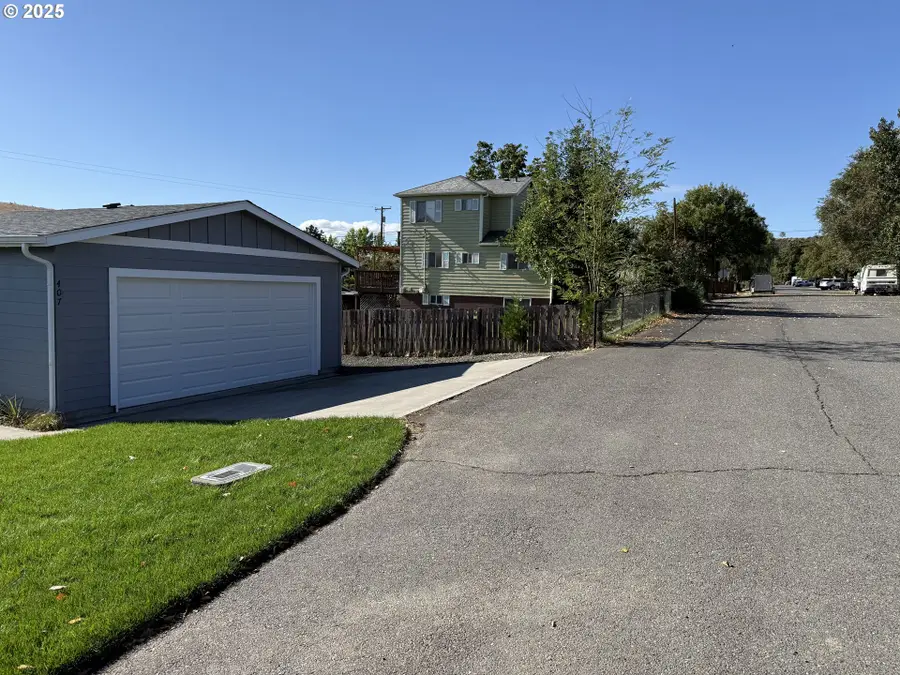 407 Dufur Ave, Maupin, OR 97037 - Image #2