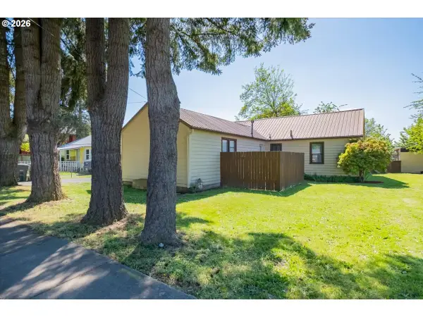 1044 23rd Ave, SweetHome, OR 97386