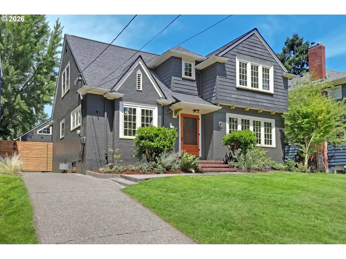3335 NE Holladay St, Portland, OR 97232 - #1