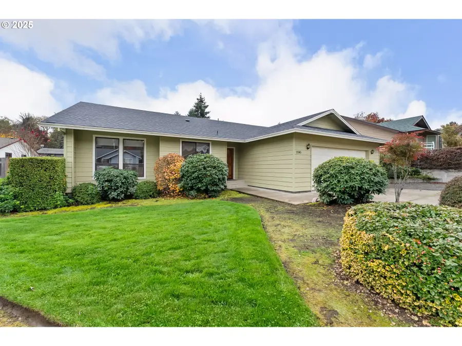 2245 NW Cabrillo Ct, Roseburg, OR 97471 - Image #3