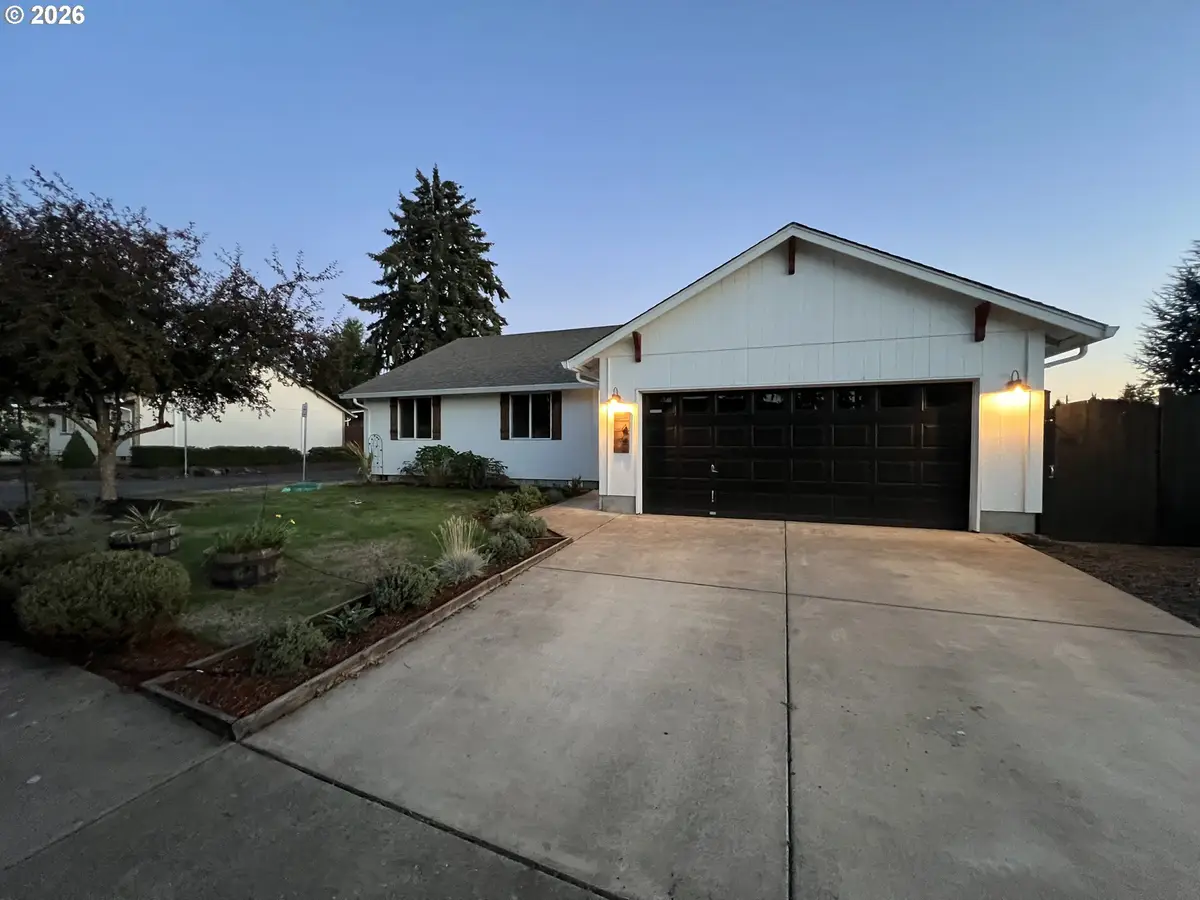 445 Scott Ave, Creswell, OR 97426 - #1