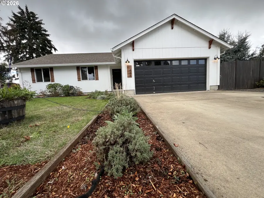 445 Scott Ave, Creswell, OR 97426 - #2