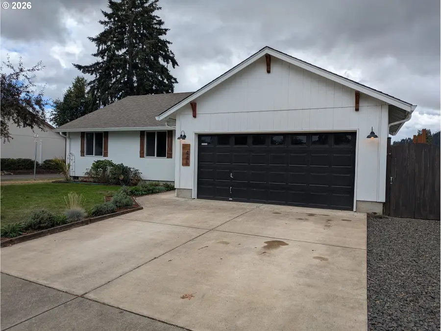 445 Scott Ave, Creswell, OR 97426 - #3