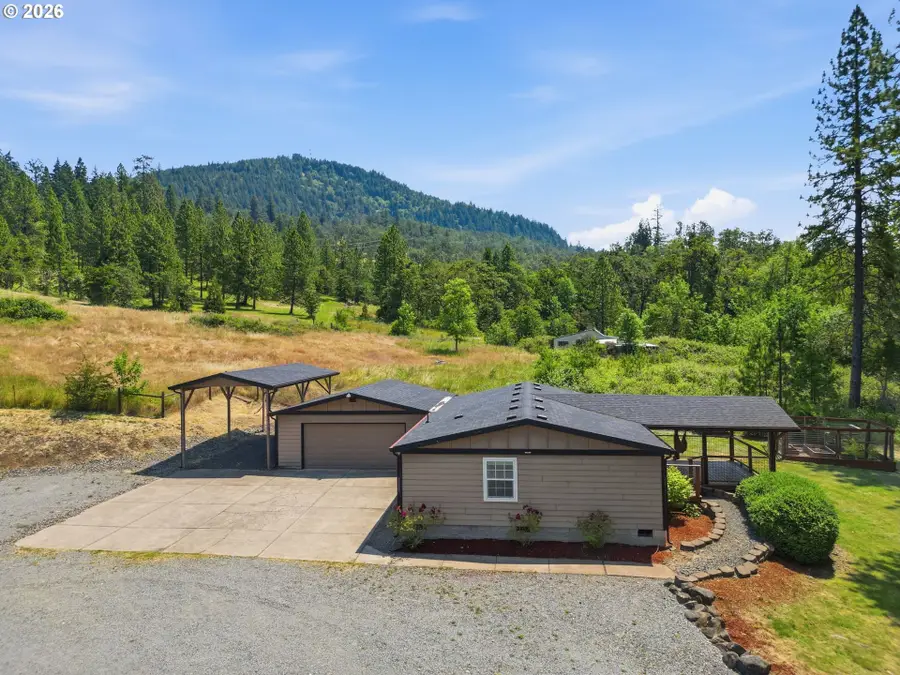 105 E 6th St, Lowell, OR 97452 - #2