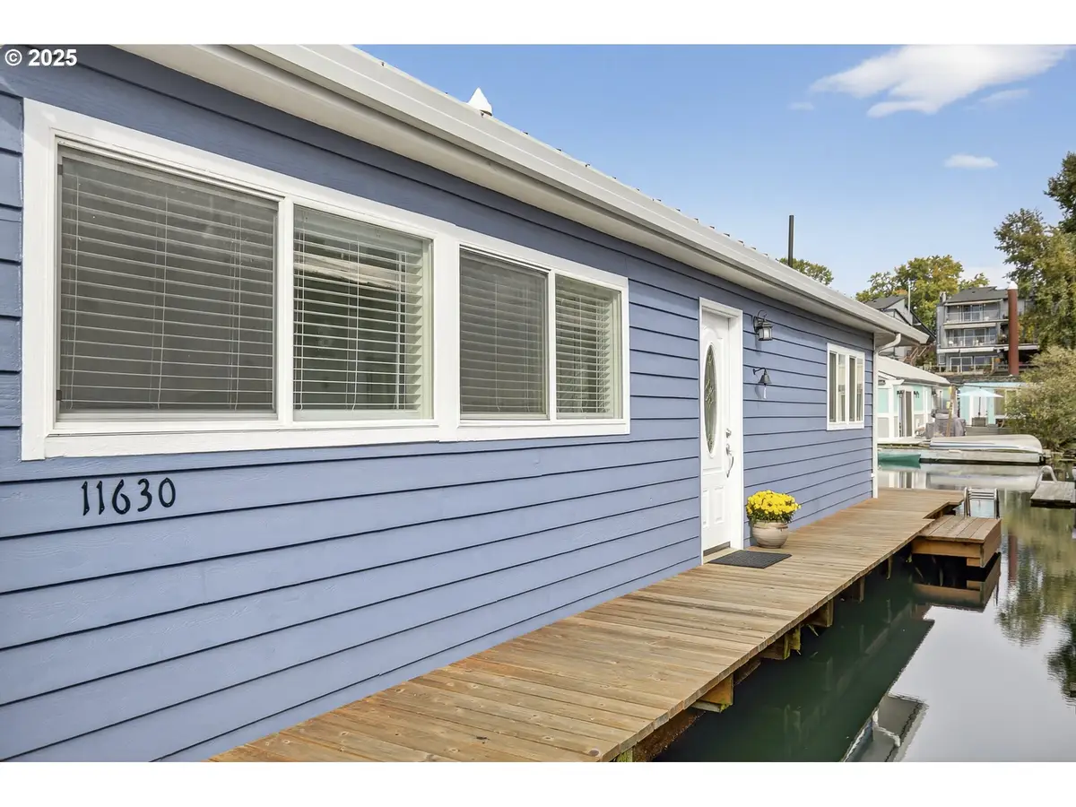 11630 N Island Cove Ln, Portland, OR 97217 - Image #1