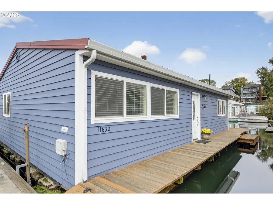 11630 N Island Cove Ln, Portland, OR 97217 - Image #2