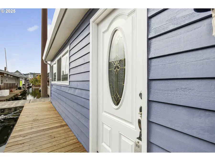 11630 N Island Cove Ln, Portland, OR 97217 - Image #3