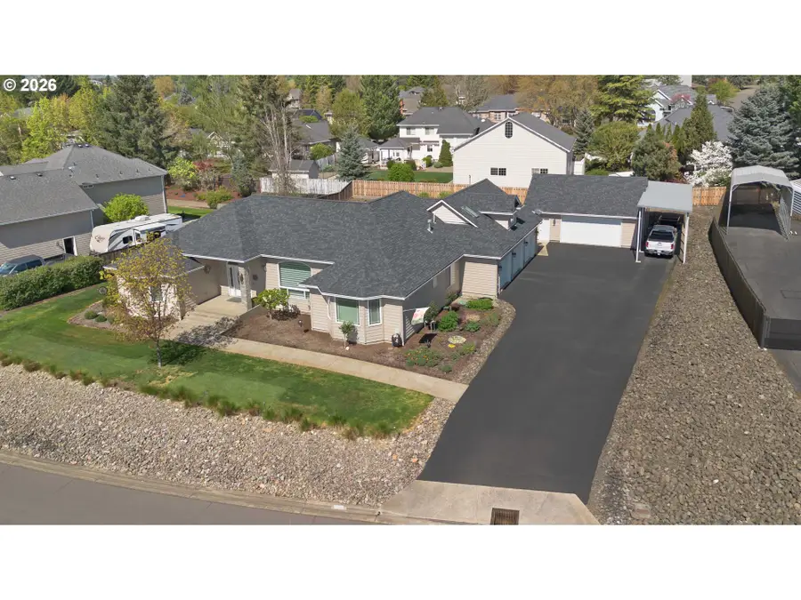 402 Martha Dr, Winchester, OR 97495 - #2