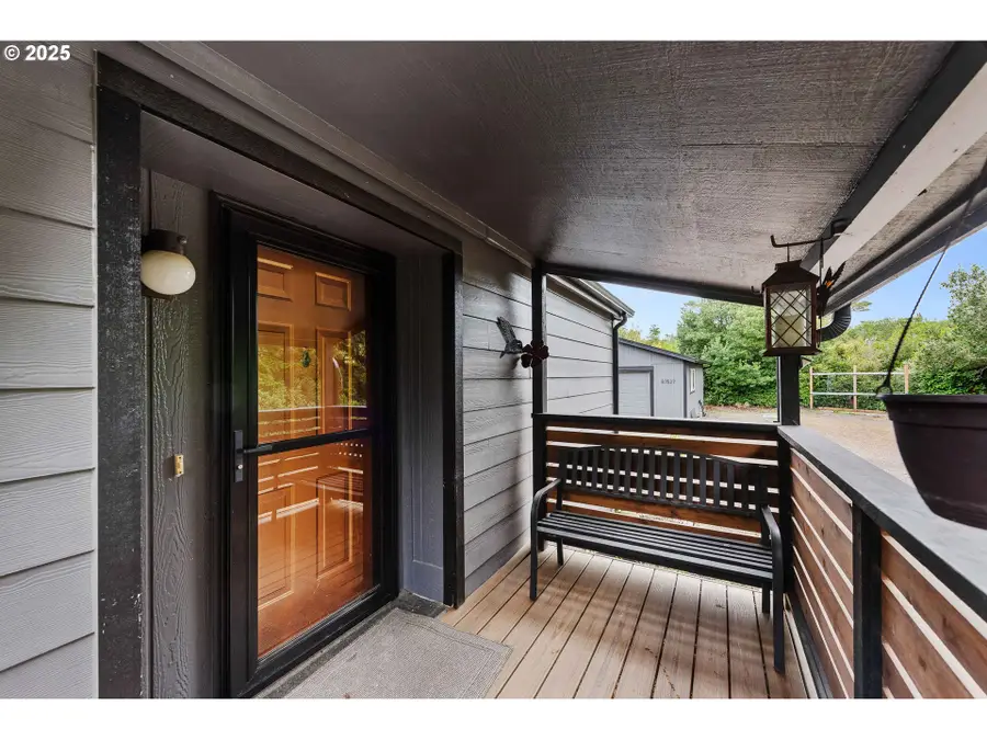 87527 Rhodowood Dr, Florence, OR 97439 - Image #2