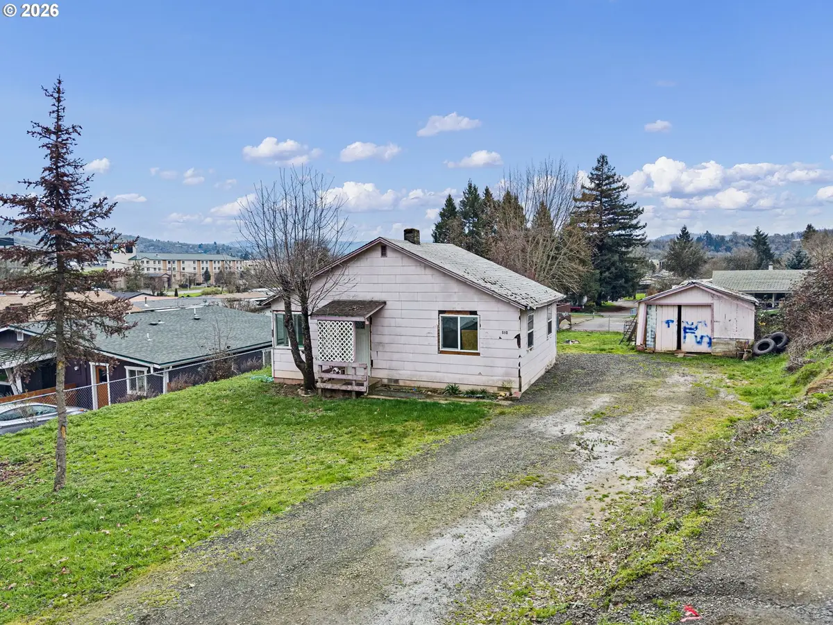 593 NW Sweetbrier Ave, Roseburg, OR 97471 - #1