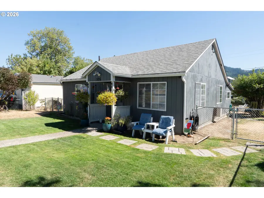 526 W Second Ave, Sutherlin, OR 97479 - #2