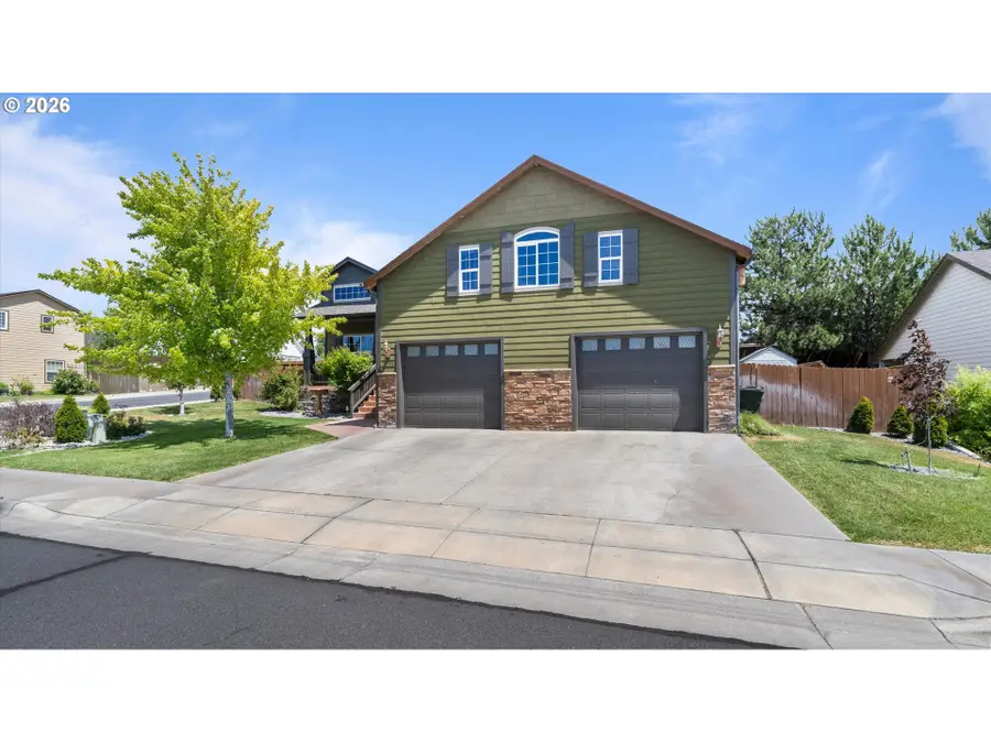 2140 NW Dusk Dr, Hermiston, OR 97838 - #2