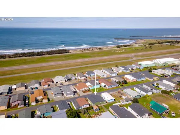 94120 Strahan St #50, GoldBeach, OR 97444