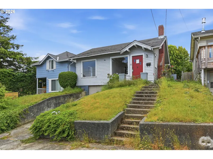 923 S 7th St, Coos Bay, OR 97420 - #2