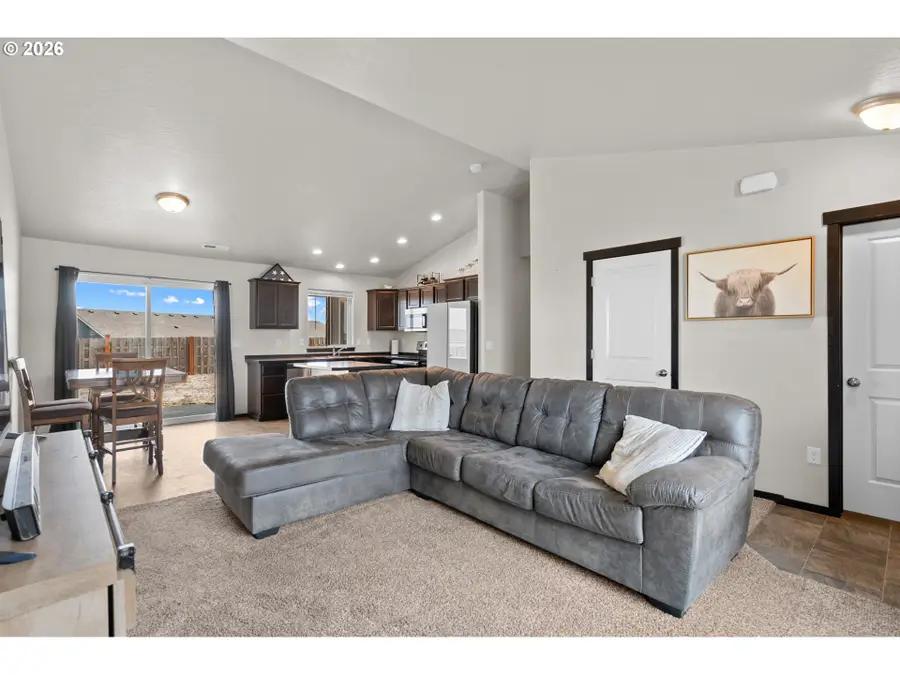 205 Cartwright Ave, Umatilla, OR 97882 - #3