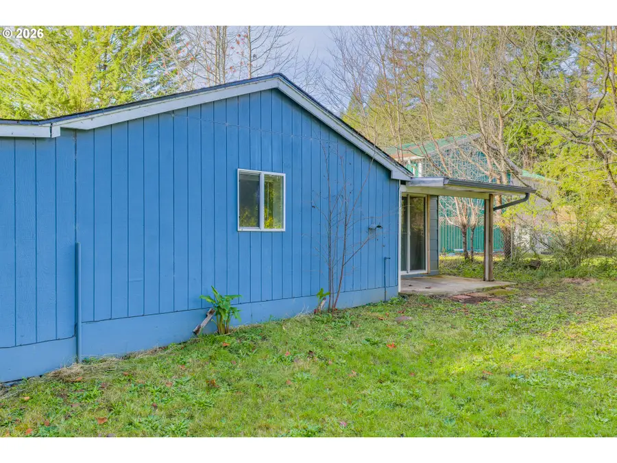 1594 N Hemlock St, Coquille, OR 97423 - Image #2