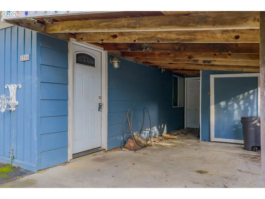 1594 N Hemlock St, Coquille, OR 97423 - Image #3