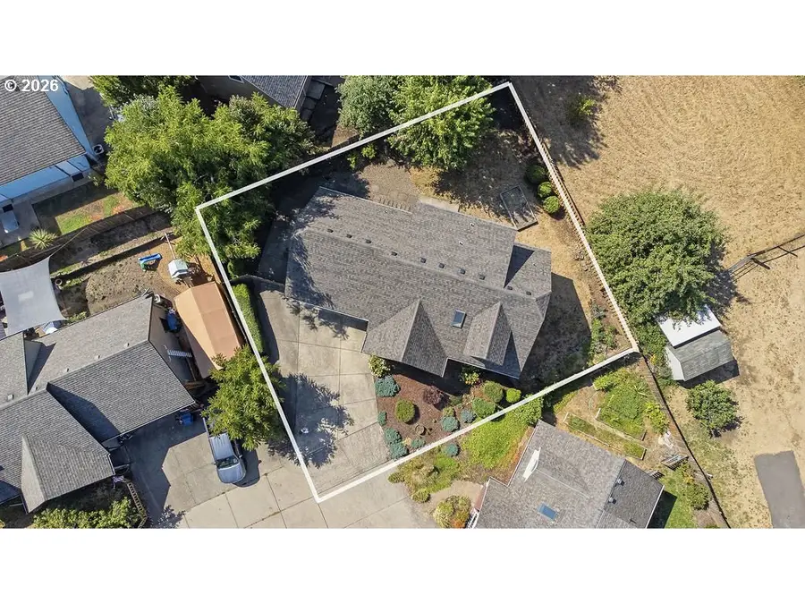 196 S 72nd St, Springfield, OR 97478 - #3