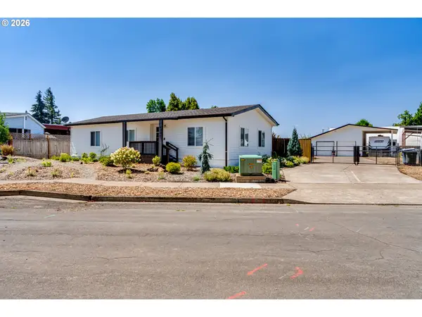 2226 32nd St, Springfield, OR 97477