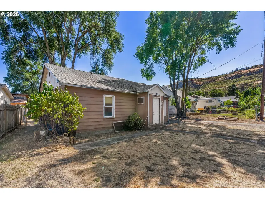928 W Verdant St, The Dalles, OR 97058 - #2