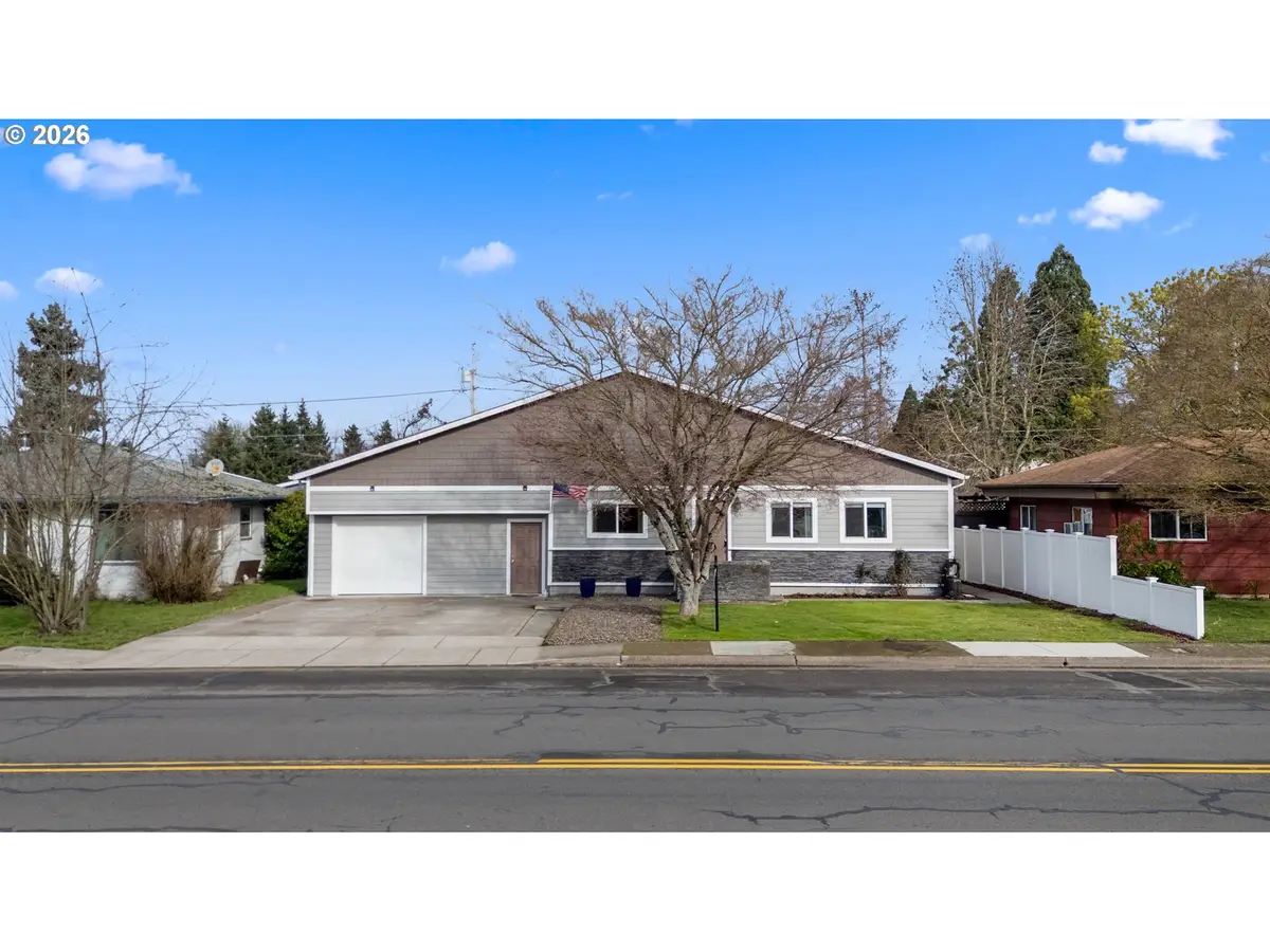 1051 W Oak St, Lebanon, OR 97355 - #1