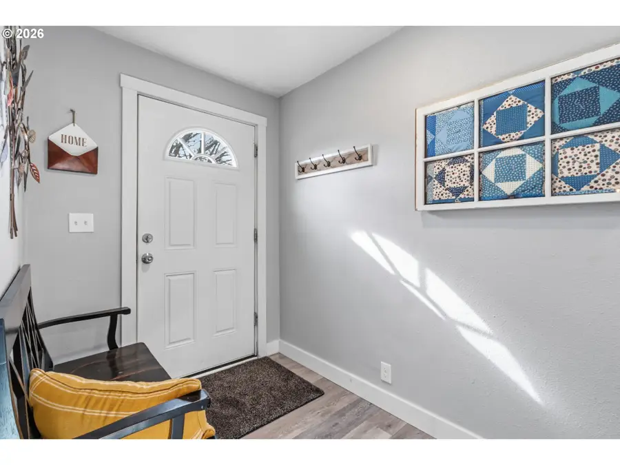 1051 W Oak St, Lebanon, OR 97355 - #2