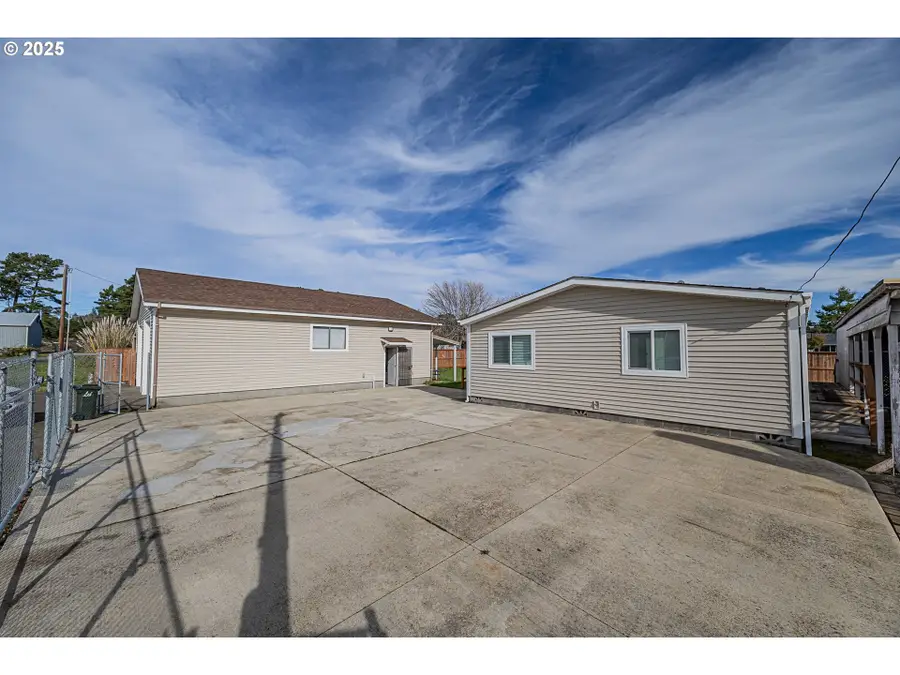 150 N 11th St, Lakeside, OR 97449 - Image #3