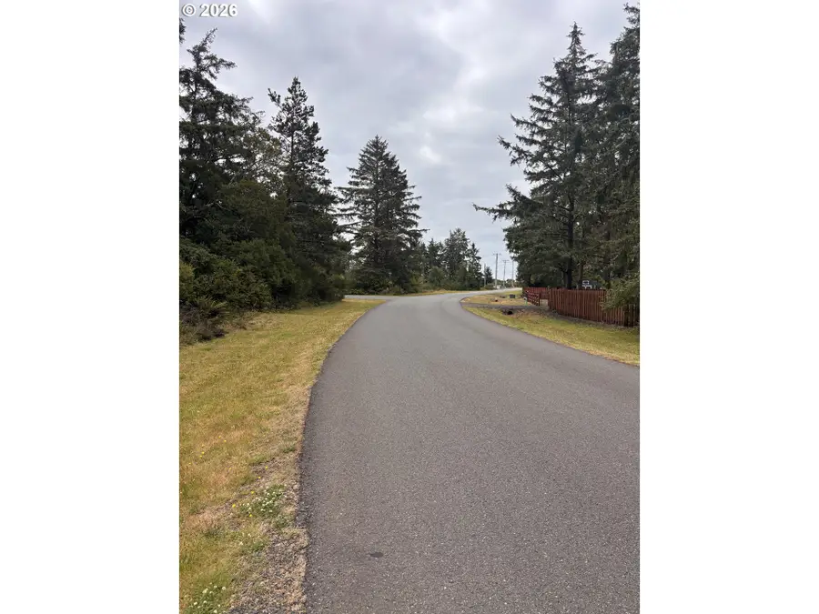 1011 SE Discovery, Ocean Shores, WA 98569 - #2