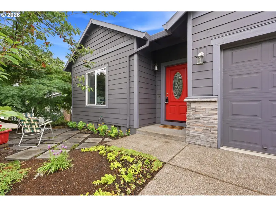 642 S 13th Ave, Cornelius, OR 97113 - #2