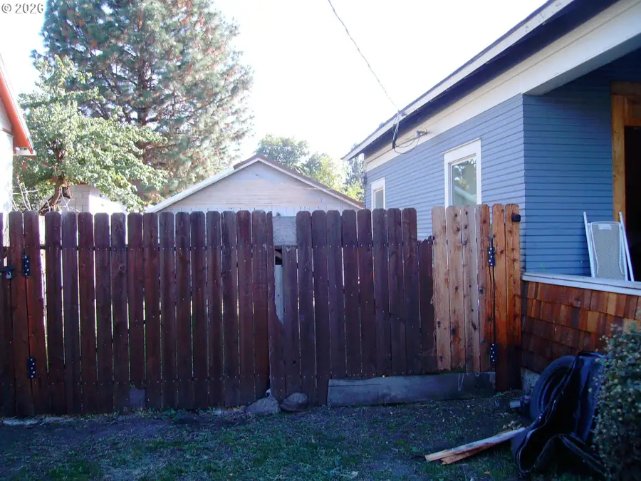 1312 W Ave, La Grande, OR 97850 - #2