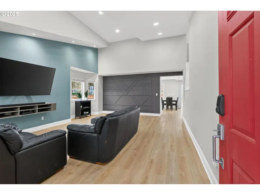 5912 NE Mcbride Ln, Hillsboro, OR 97124 - Image #2