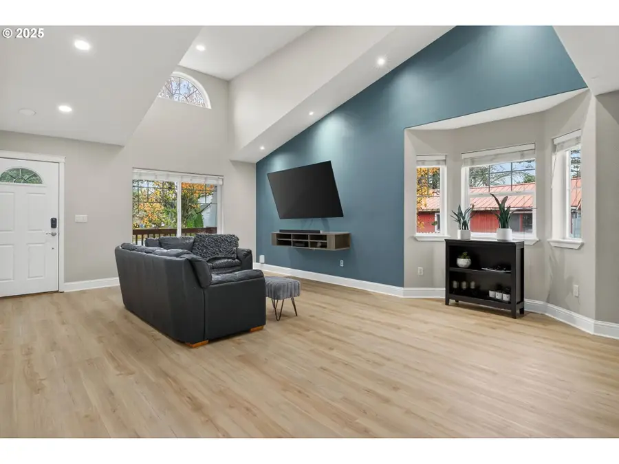 5912 NE Mcbride Ln, Hillsboro, OR 97124 - Image #3