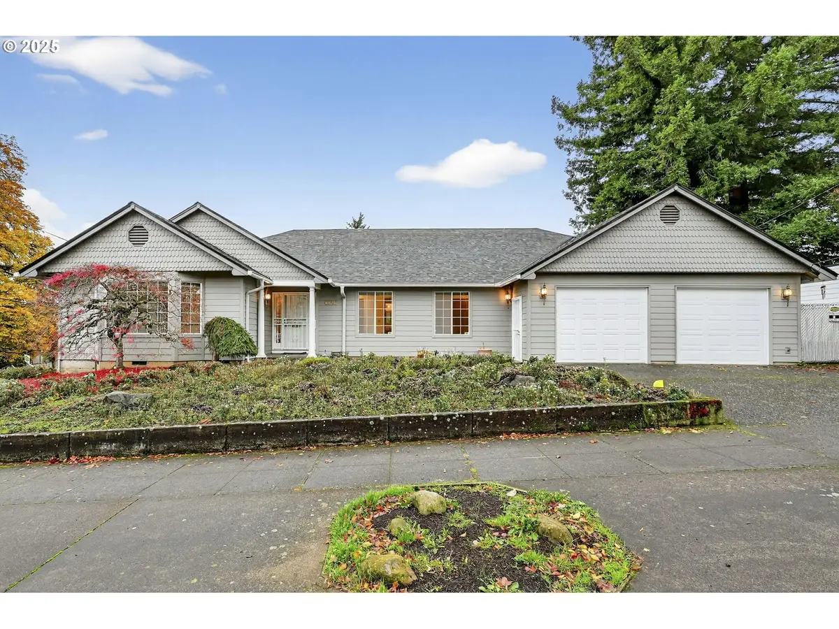 6826 SE Stark St, Portland, OR 97215 - Image #1
