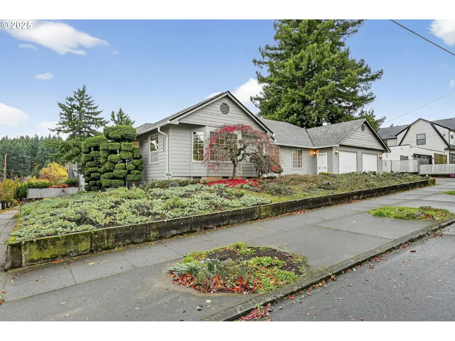 6826 SE Stark St, Portland, OR 97215 - Image #2