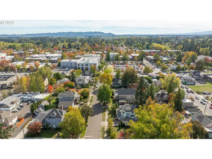 625 NE Cowls St, McMinnville, OR 97128 - #3