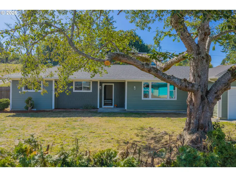3726 Stanton Ave, North Bend, OR 97459 - #2
