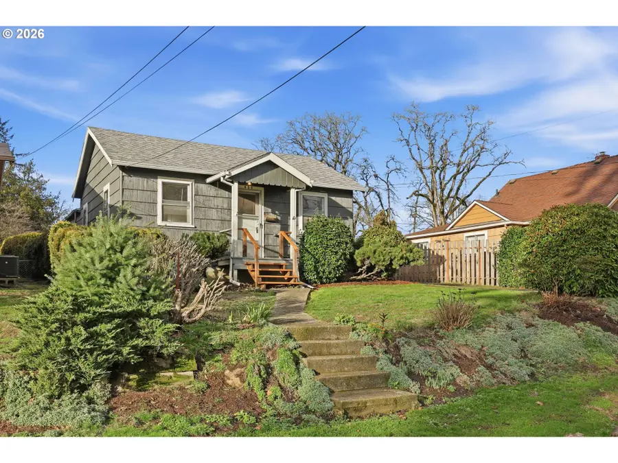 650 E Fairfield St, Gladstone, OR 97027 - Image #2