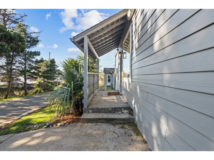 1523 NE 12th St, Lincoln City, OR 97367 - Image #2