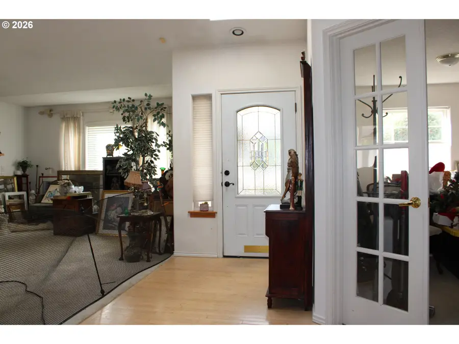 110 SW 16th Ct, Troutdale, OR 97060 - #2