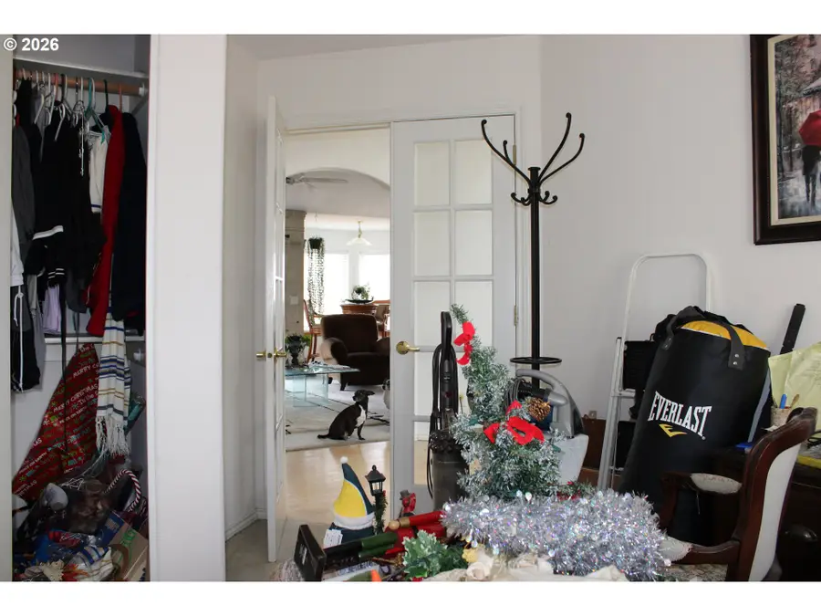 110 SW 16th Ct, Troutdale, OR 97060 - #3