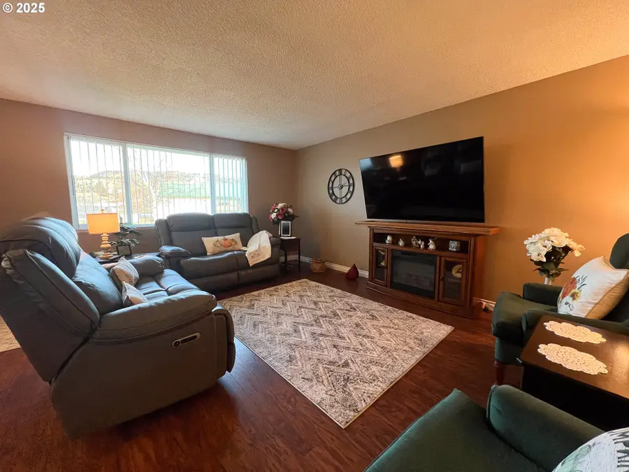 1225 B St, Fossil, OR 97830 - Image #2