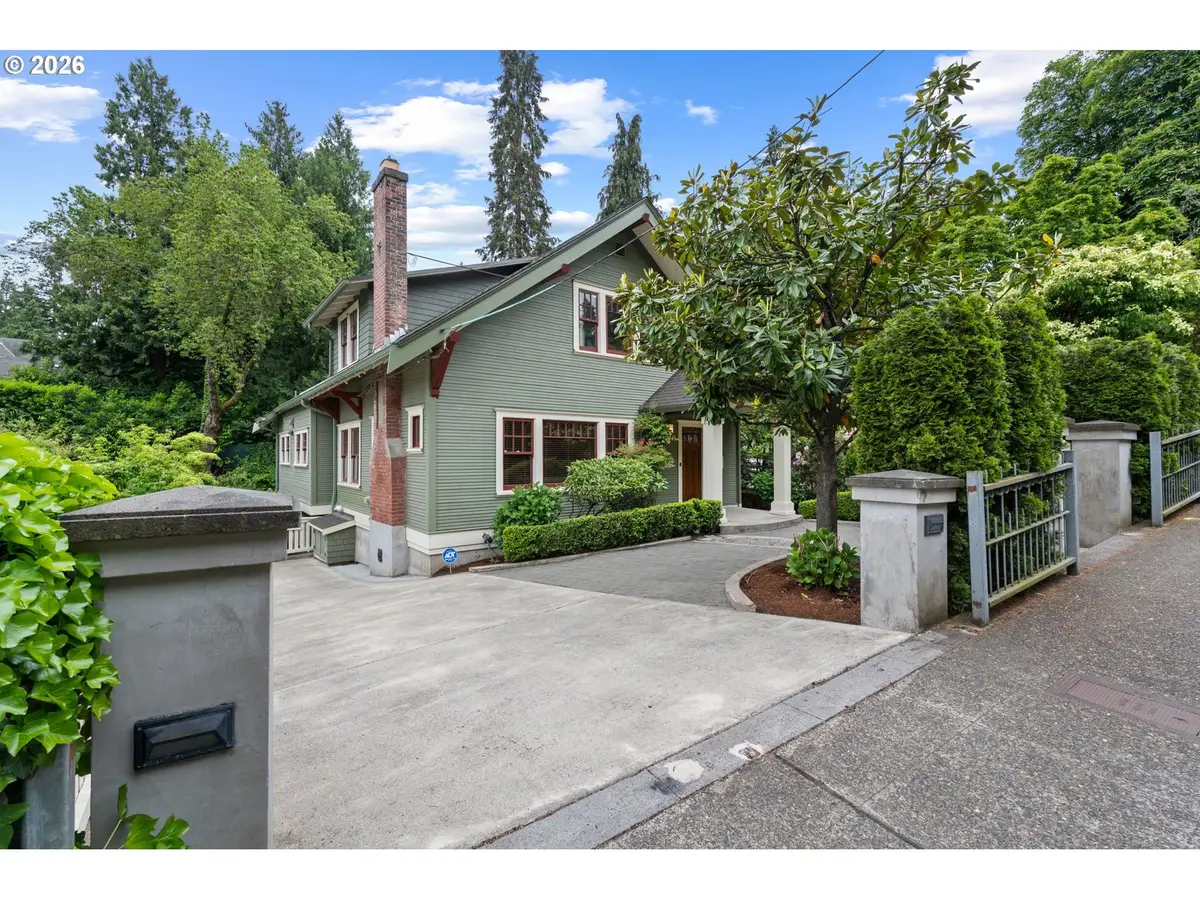 2328 SW Broadway Dr, Portland, OR 97201 - #1