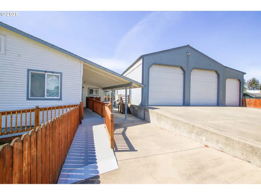 410 Park Ave, Lakeside, OR 97449 - #2