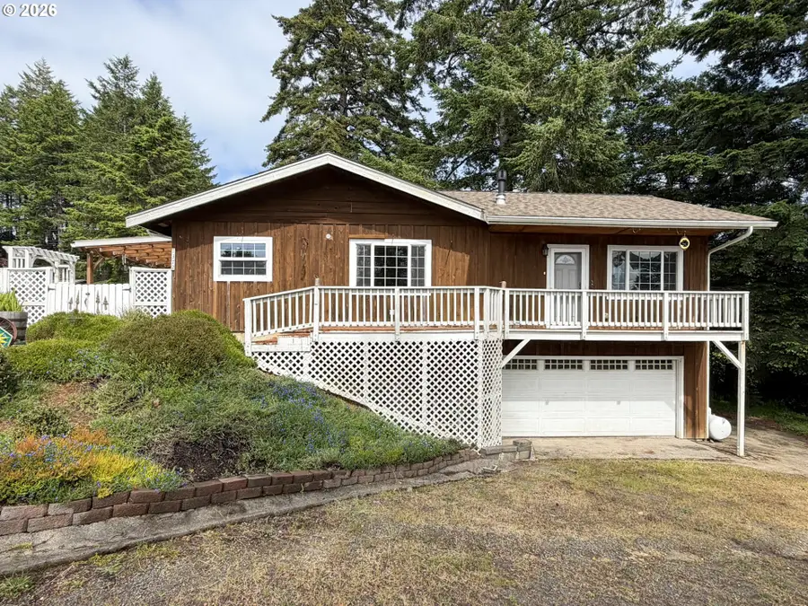 1372 Hampton Rd, Brookings, OR 97415 - #2