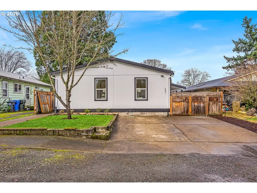 241 NW Wade St, Estacada, OR 97023 - Image #2