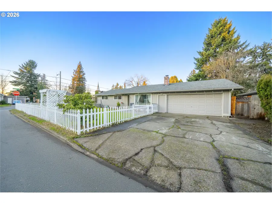 821 Johnson St, Woodburn, OR 97071 - Image #2