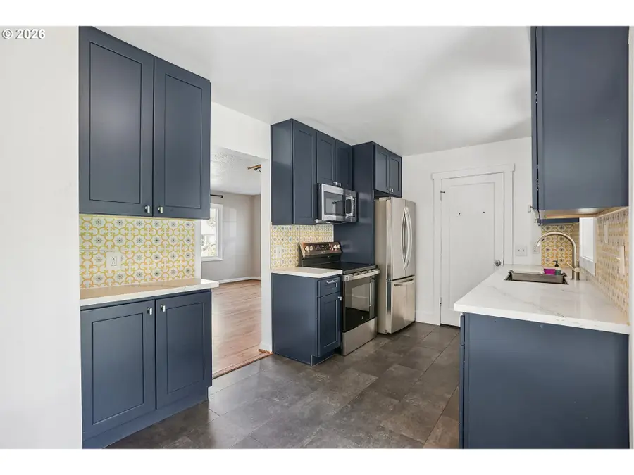 9306 SE Salmon St, Portland, OR 97216 - #2
