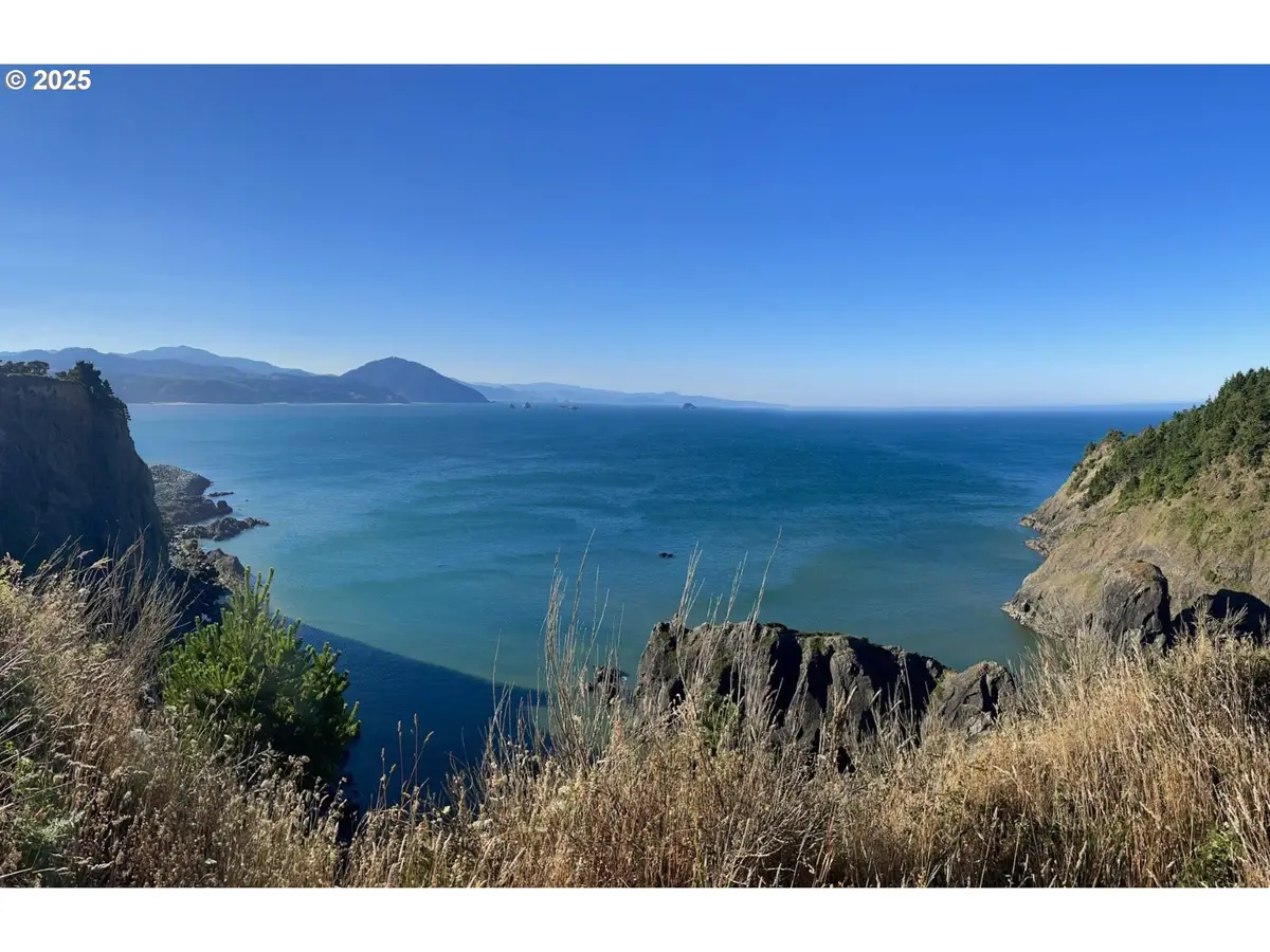 805 King St, Port Orford, OR 97465 - Image #1