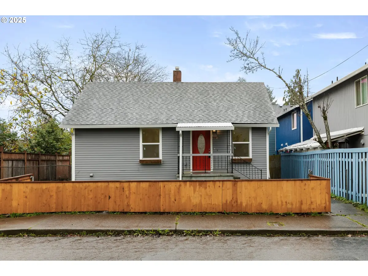 8412 SE Liebe St, Portland, OR 97266 - Image #1