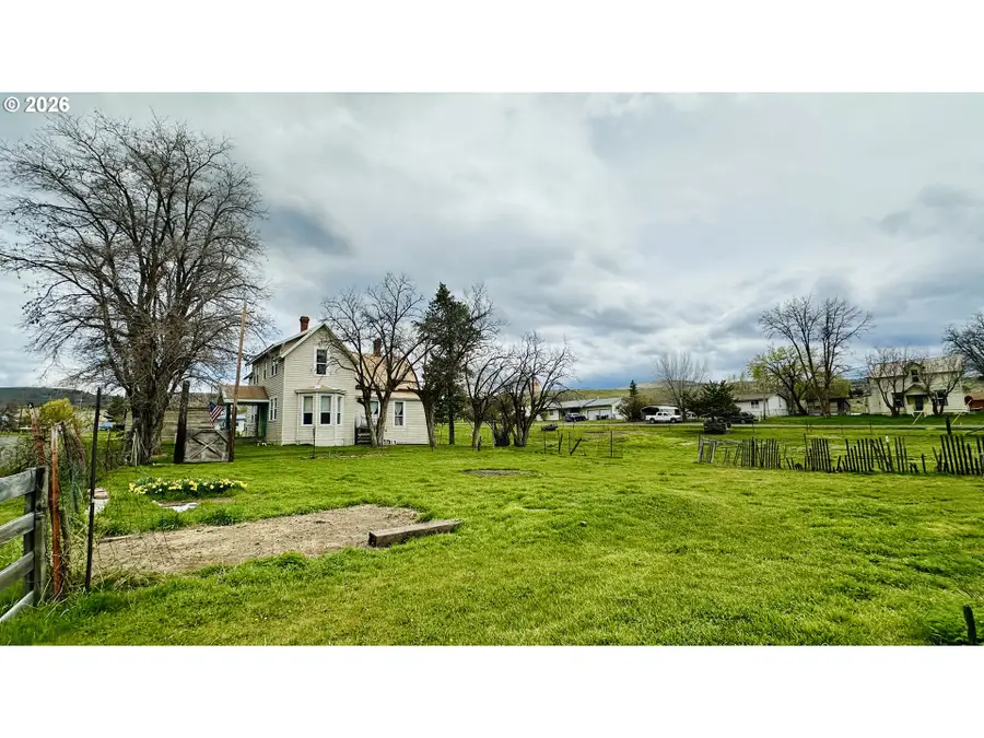 955 B St, Fossil, OR 97830 - #3
